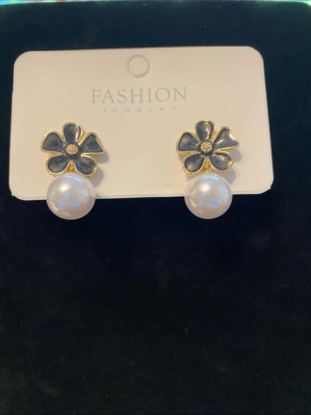 Fashion Jewelry Black Flower Pearl Drop Earrings with Gold Accents